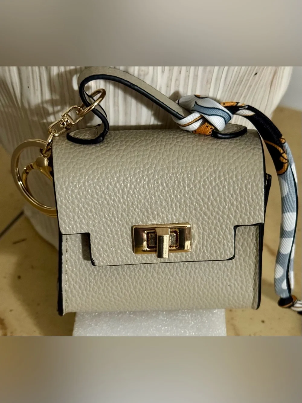 BUYERS CHOICE MINI PURSE BAG CHARMS CHOOSE TAUPE OR WHITE NEW - Picture 2 of 11